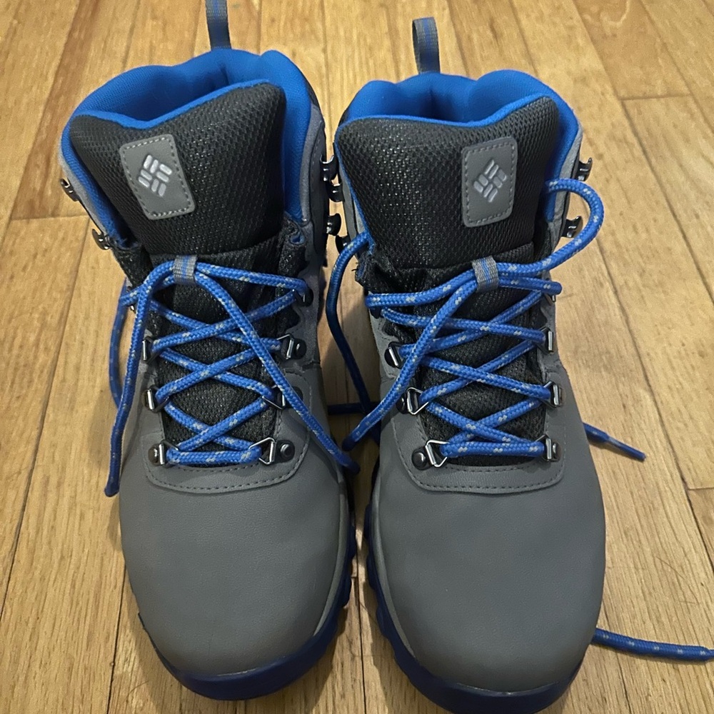 Columbia Mens Newton Ridge Plus lI
Waterproof Brown Hiking Boots SZ 10
$70.00